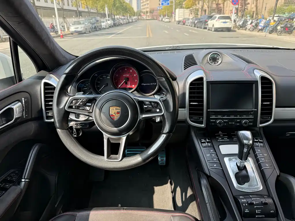Porsche Cayenne 2016 — фото 14