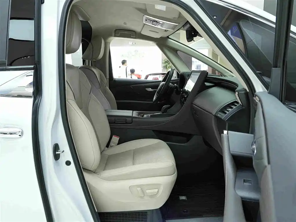 Toyota Vellfire 2023 — фото 12