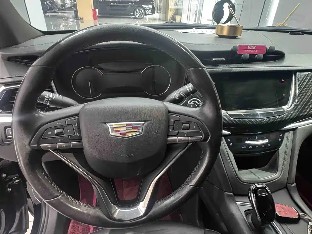Cadillac XT6 2023 — фото 11