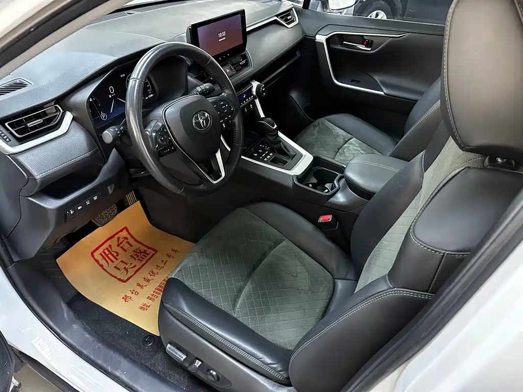 Toyota RAV4 2023 — фото 10