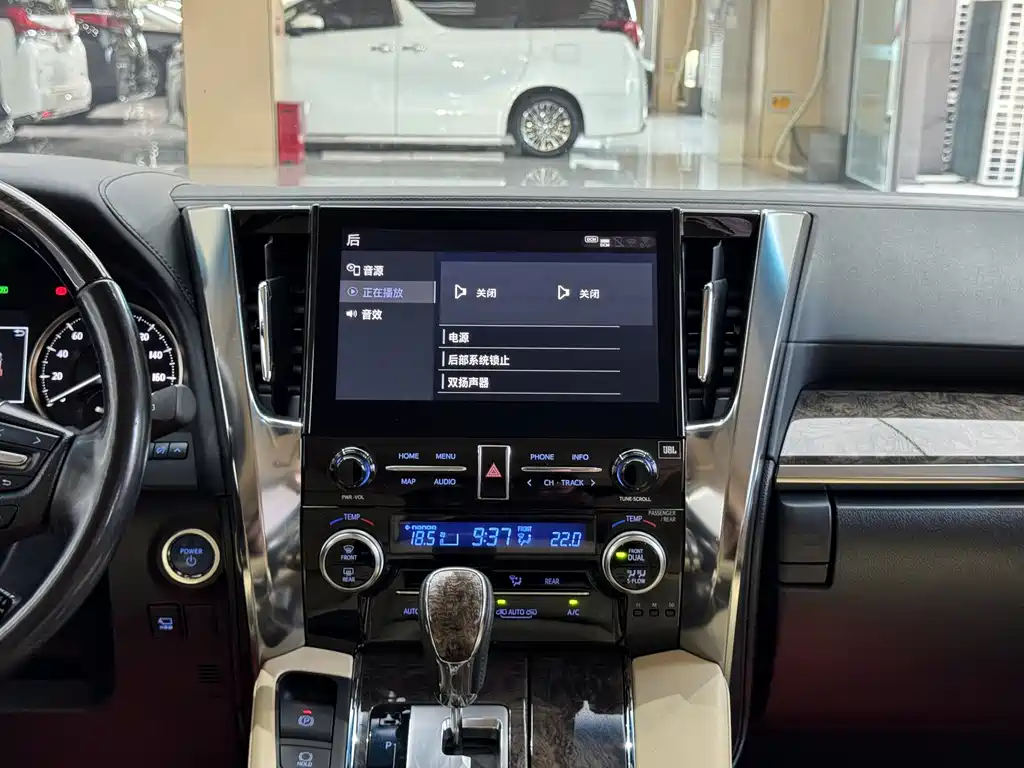 Toyota Alphard 2020 — фото 14