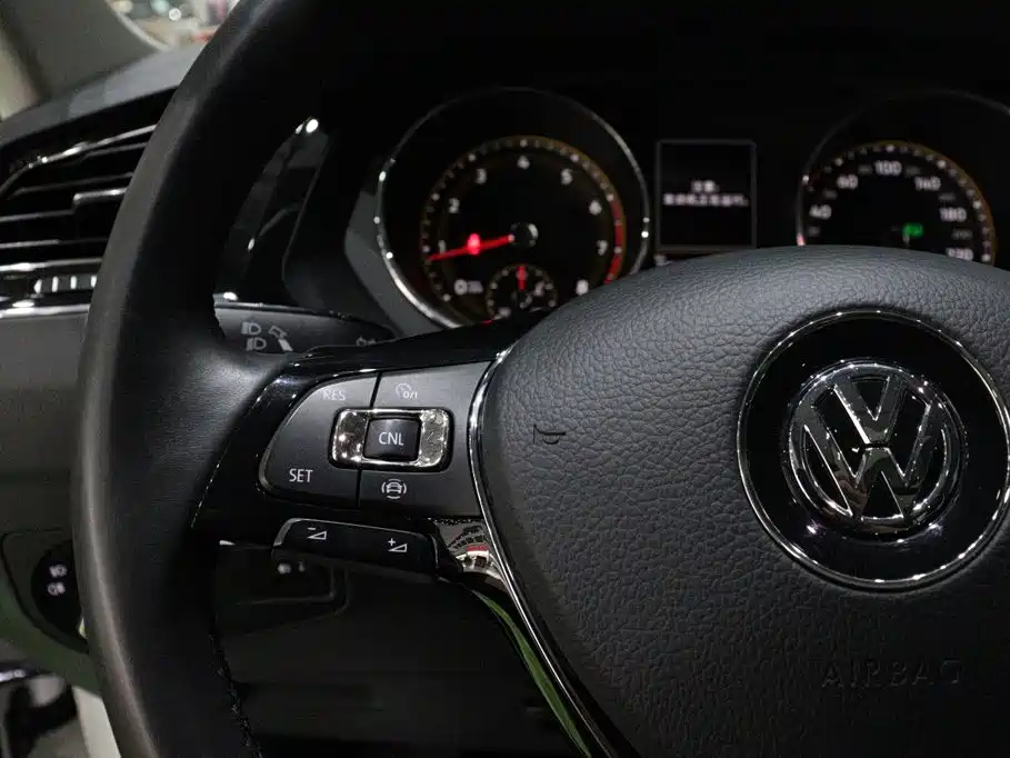 Volkswagen Tiguan L 2021 — фото 16