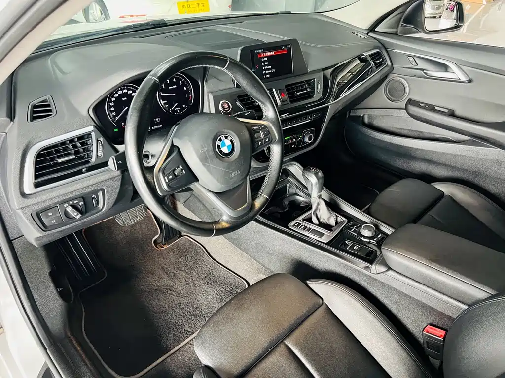 BMW 1 Series 2018 — фото 6