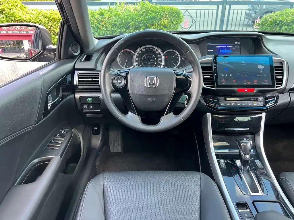 Honda Accord 2017 — фото 10