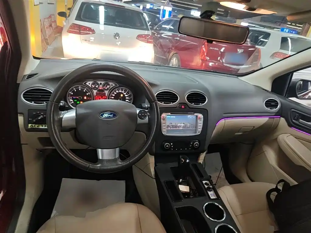 Ford Focus 2015 — фото 10