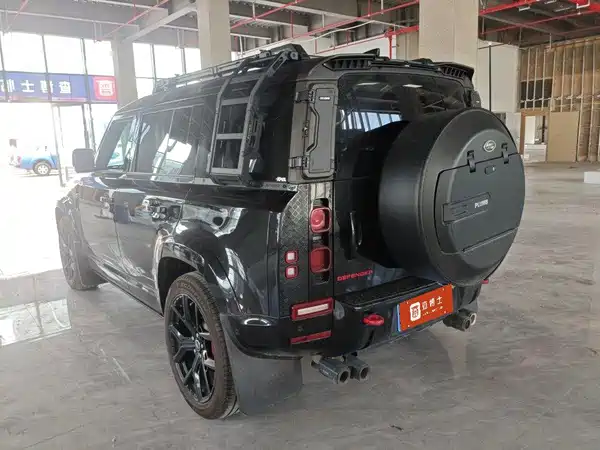 Land Rover Defender 2023