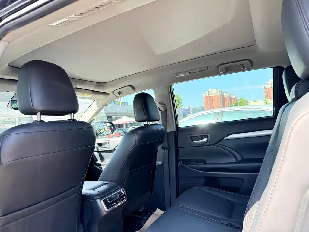 Toyota Highlander 2018 — фото 10