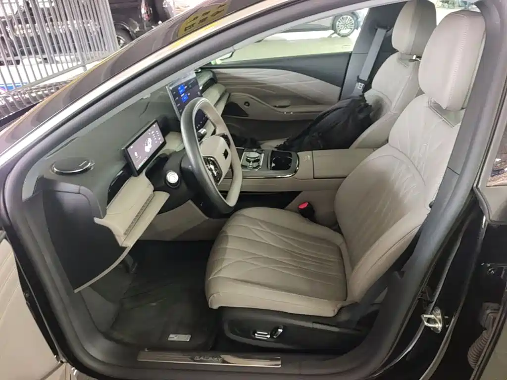 Geely Galaxy Starshine 8 2025 — фото 15
