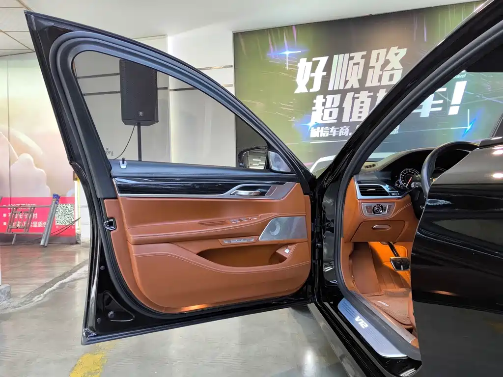BMW 7 Series 2019 — фото 19