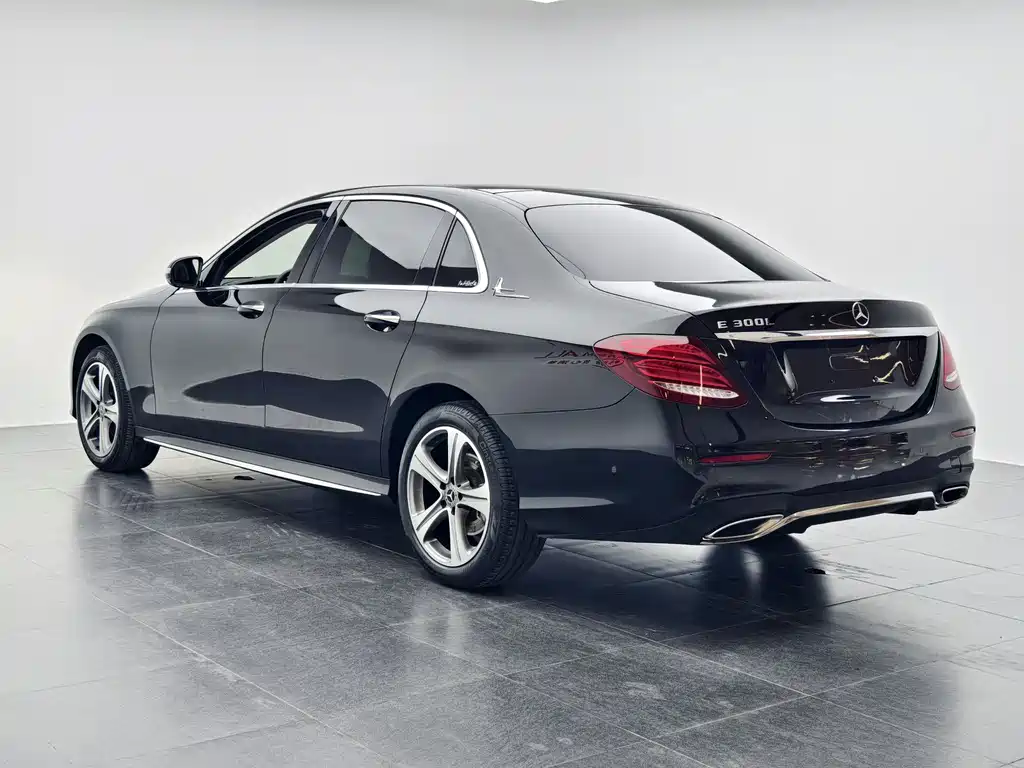 Mercedes-Benz E-Class 2019 — фото 16