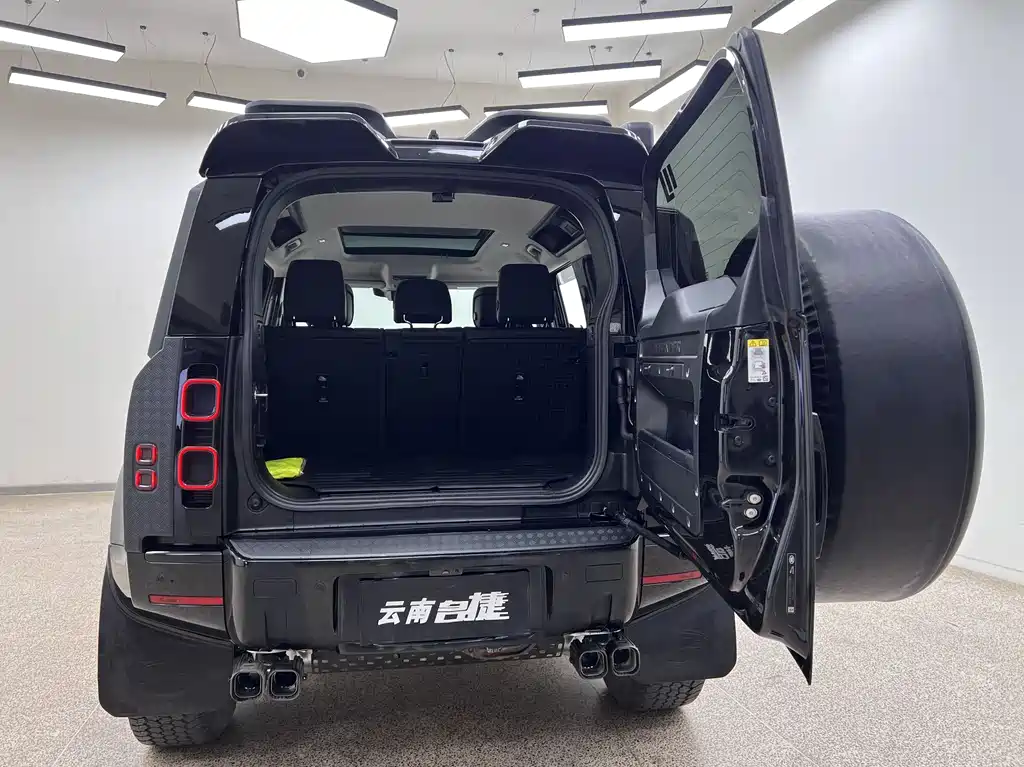 Land Rover Defender 2022 — фото 19