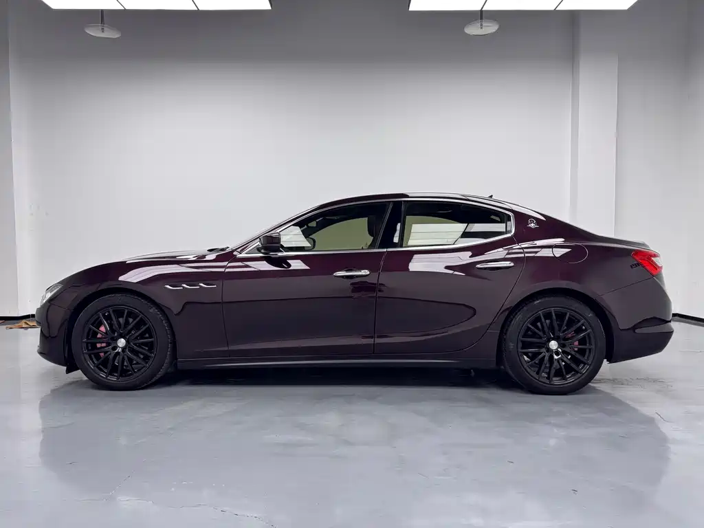 Maserati Ghibli 2019 — фото 18