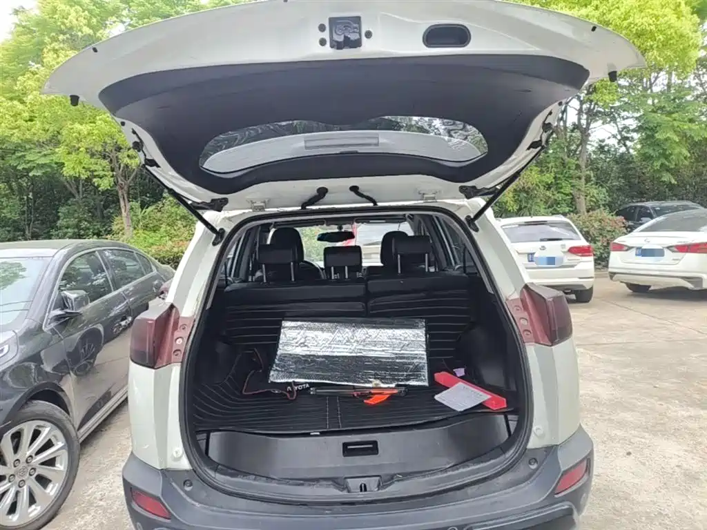 Toyota RAV4 2015 — фото 19