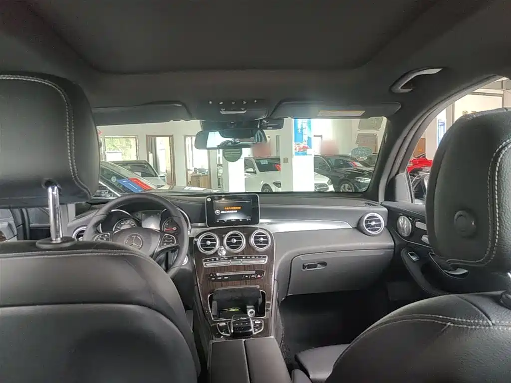 Mercedes-Benz GLC 2017 — фото 18