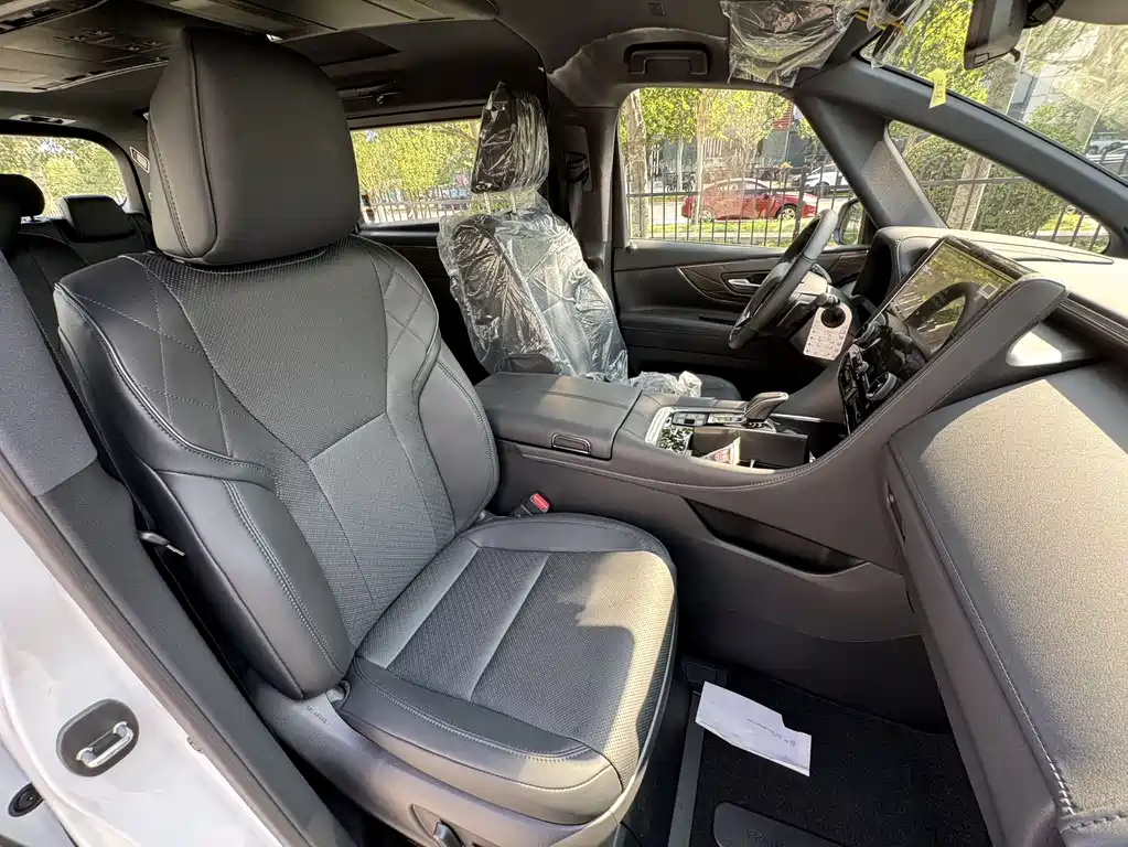 Toyota Alphard — фото 10