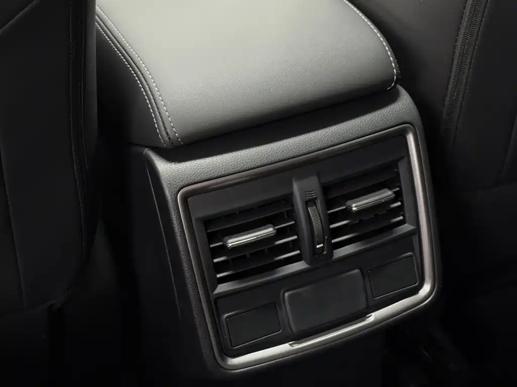 Subaru Forester 2023 — фото 10