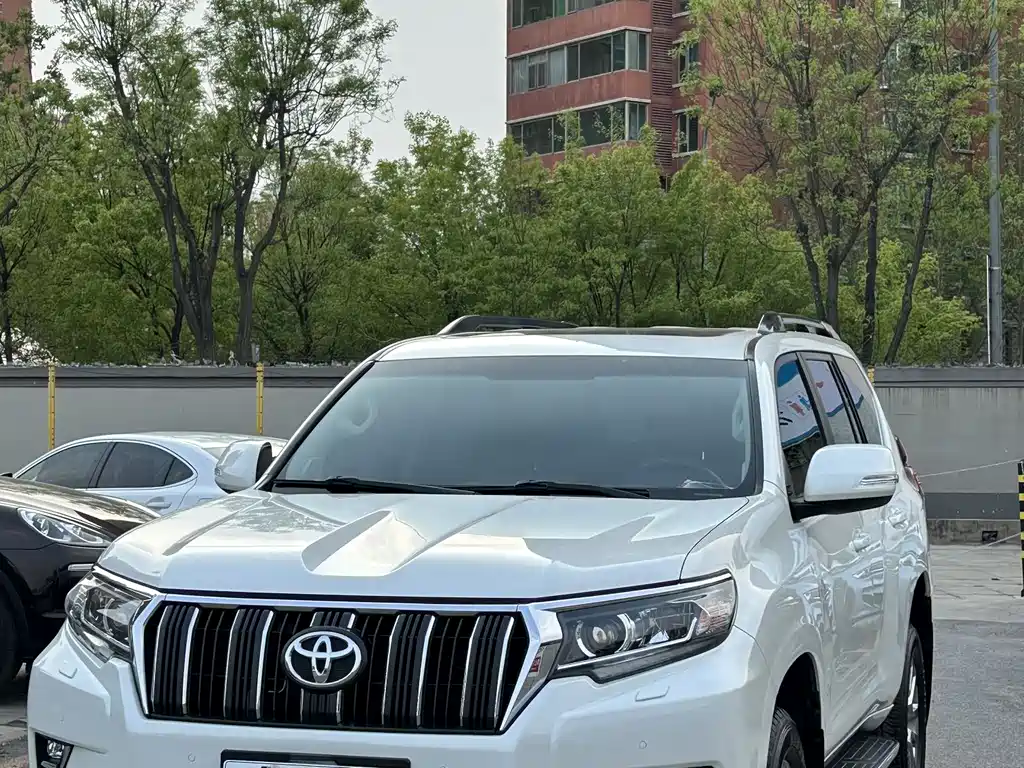 Toyota Prado 2019 — фото 1