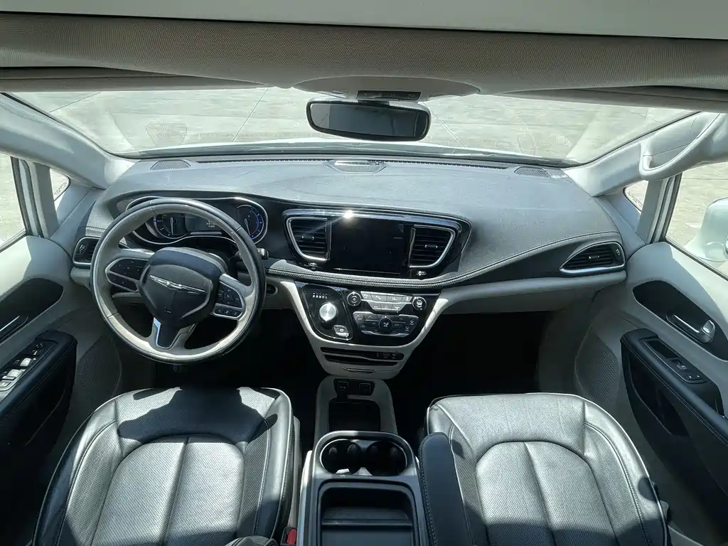 Chrysler Grand Voyager PHEV 2025 — фото 14