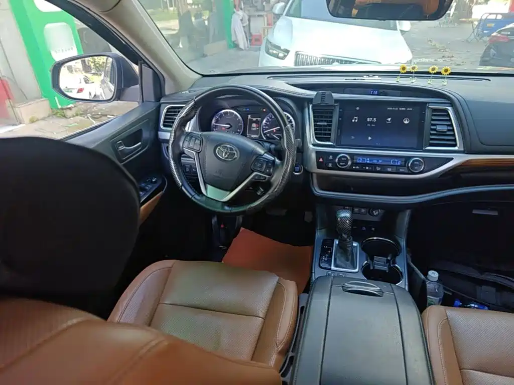 Toyota Highlander 2021 — фото 11