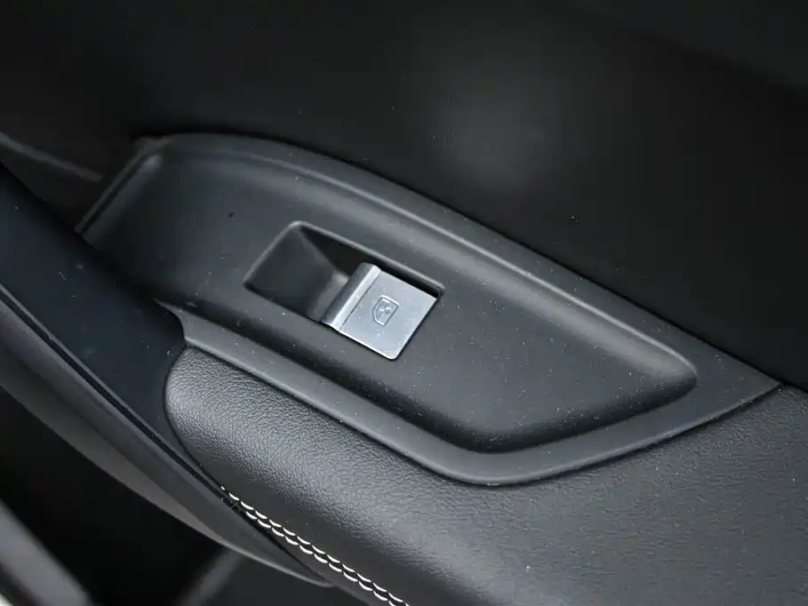 Audi Q5L 2023 — фото 26