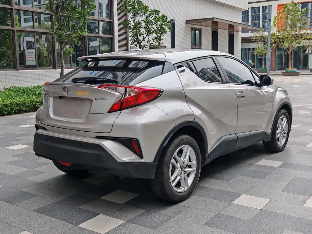 Toyota C-HR 2023 — фото 9