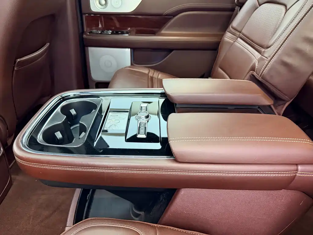 Lincoln Navigator 2018 — фото 20