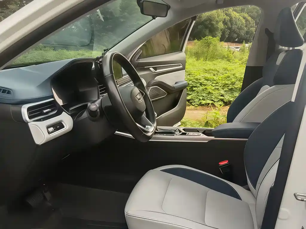 Geely Emgrand 2021