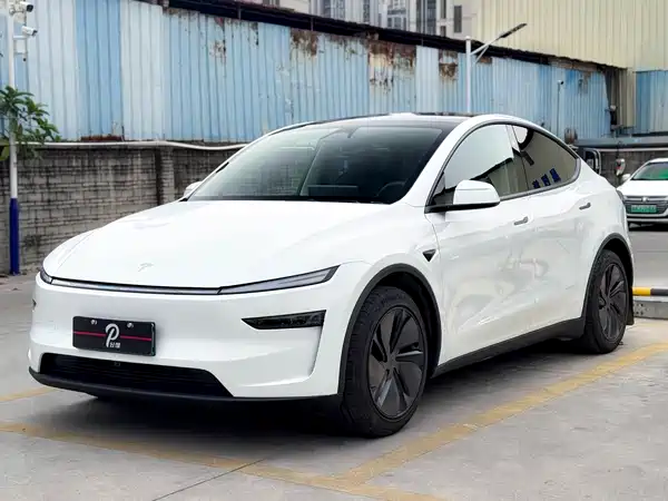 Tesla Model Y 2025