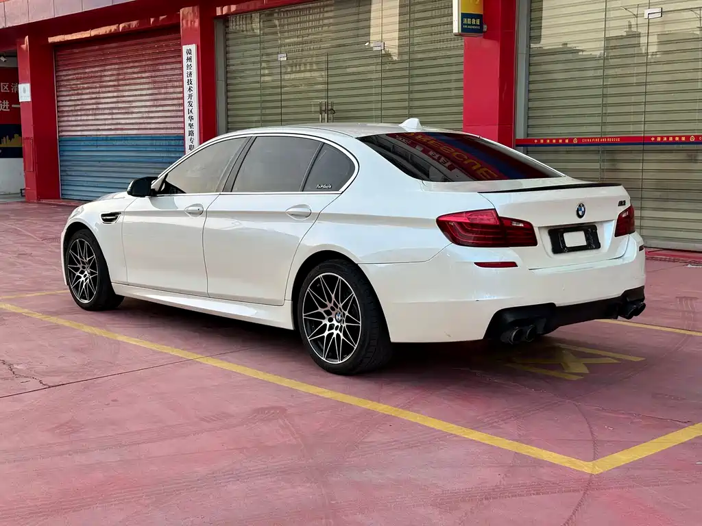 BMW 5 Series 2016 — фото 14