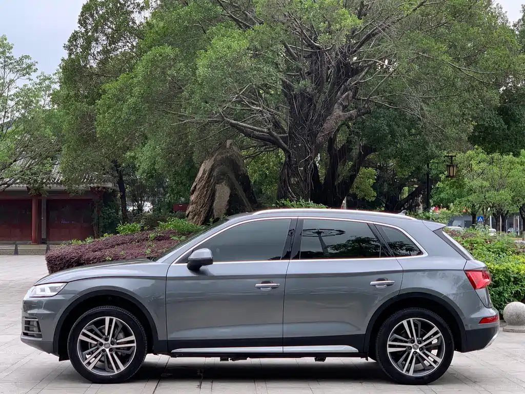 Audi Q5L 2020 — фото 15