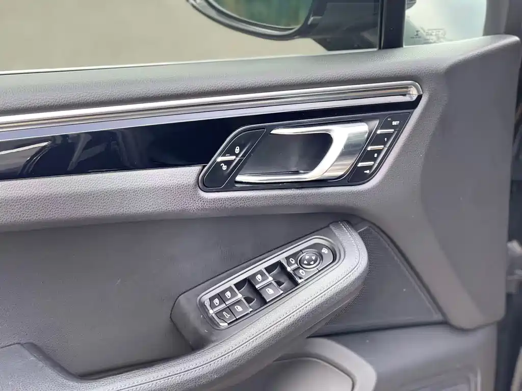 Porsche Macan 2015 — фото 12