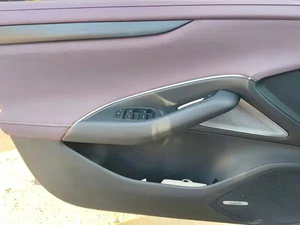Xiaomi SU7 2024