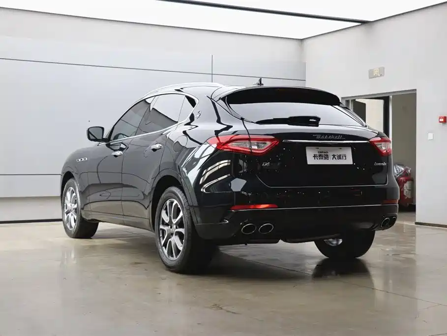 Maserati Levante 2018 — фото 33