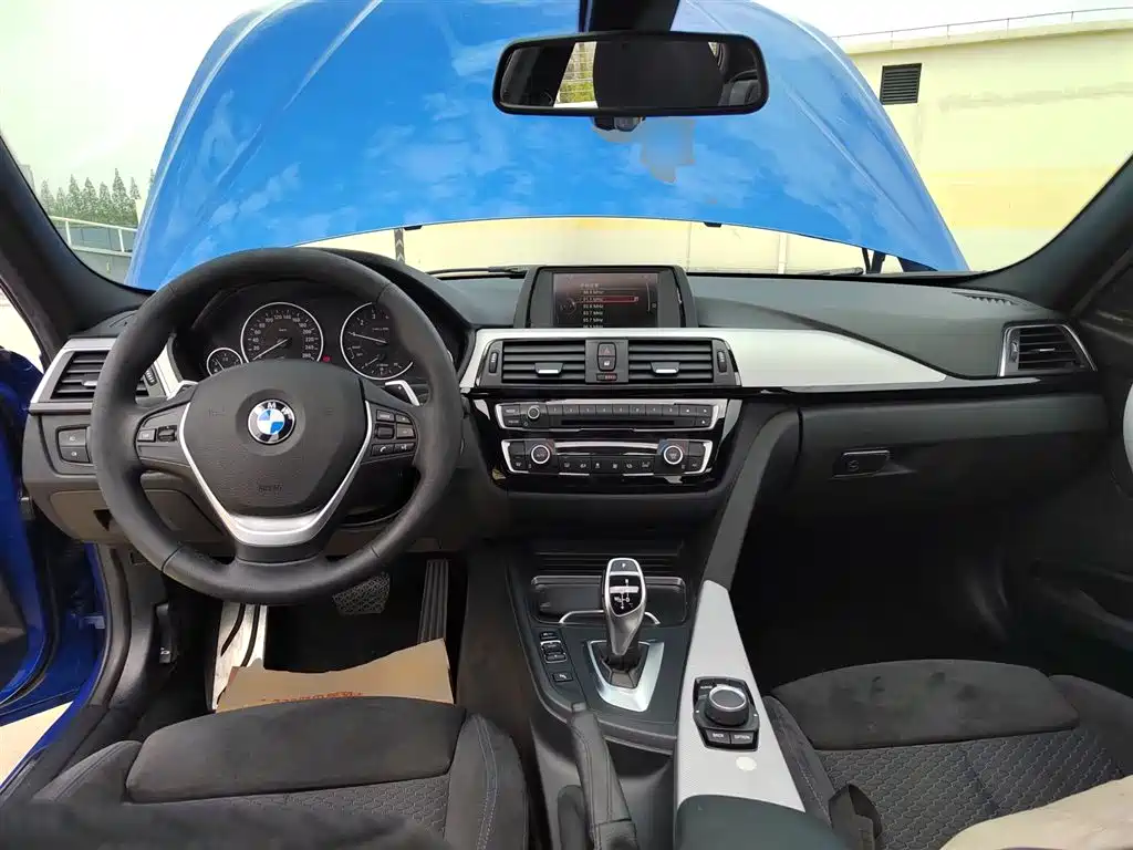 BMW 3 Series 2017 — фото 10