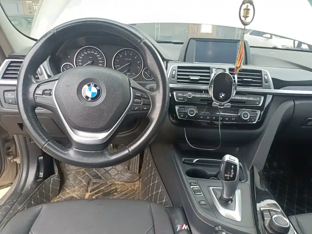 BMW 3 Series 2017 — фото 10