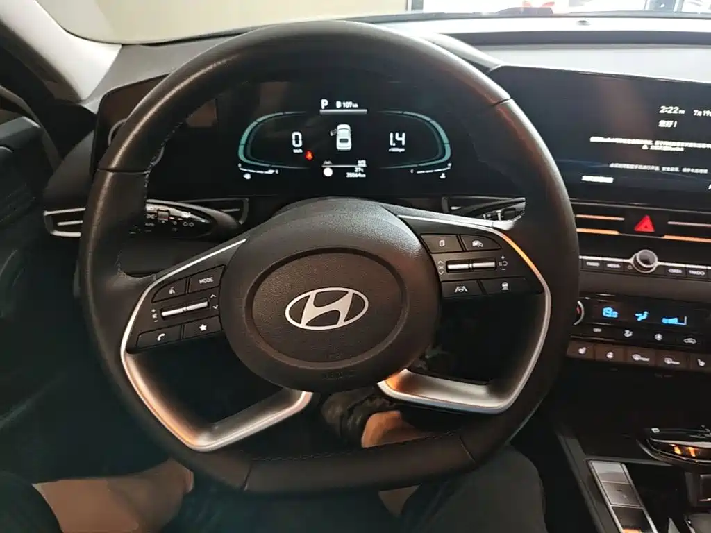 Hyundai Elantra 2024