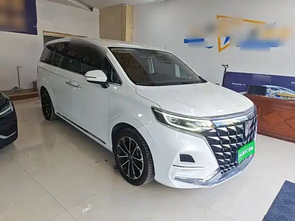 Roewe iMAX8 2024