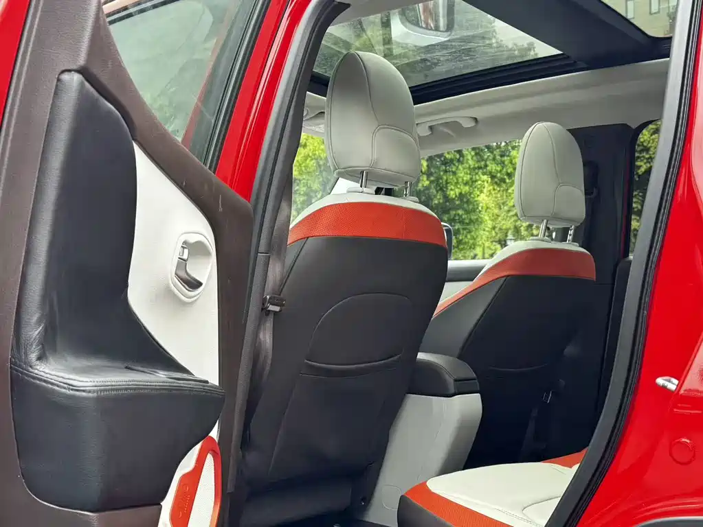 Jeep Renegade 2016 — фото 8