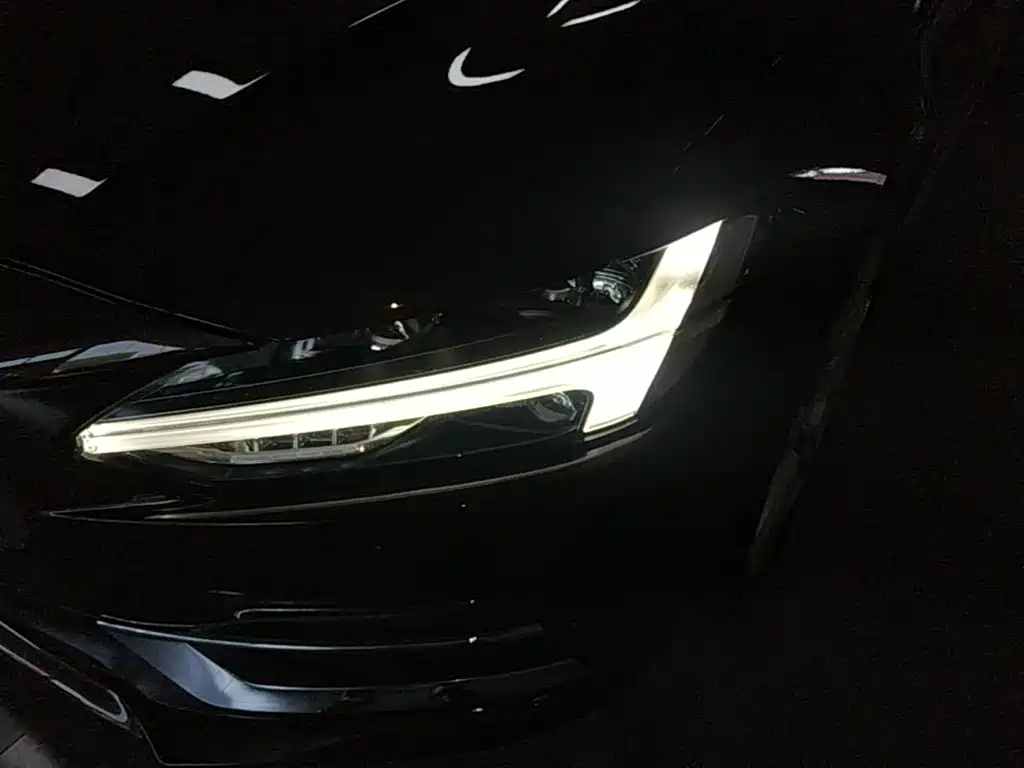 Volvo S90 2017 — фото 24