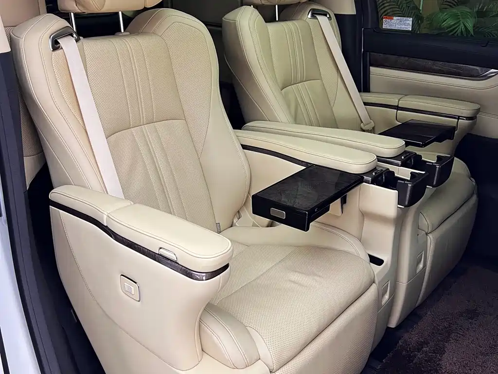 Toyota Alphard 2022 — фото 11