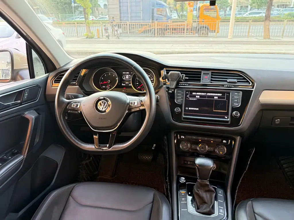 Volkswagen Tiguan L 2018 — фото 8