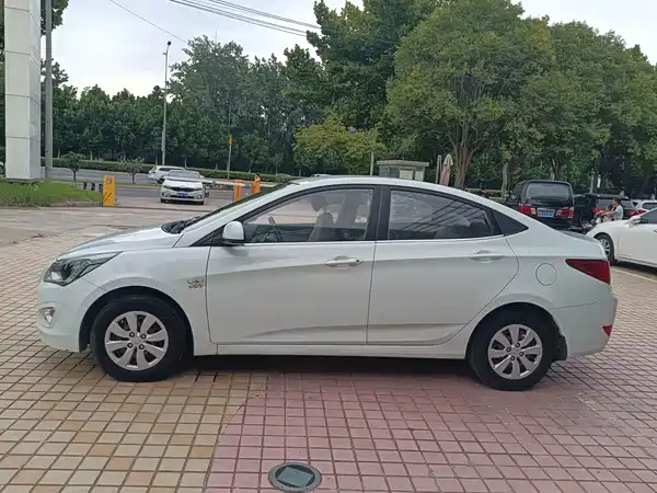 Hyundai Accent 2014