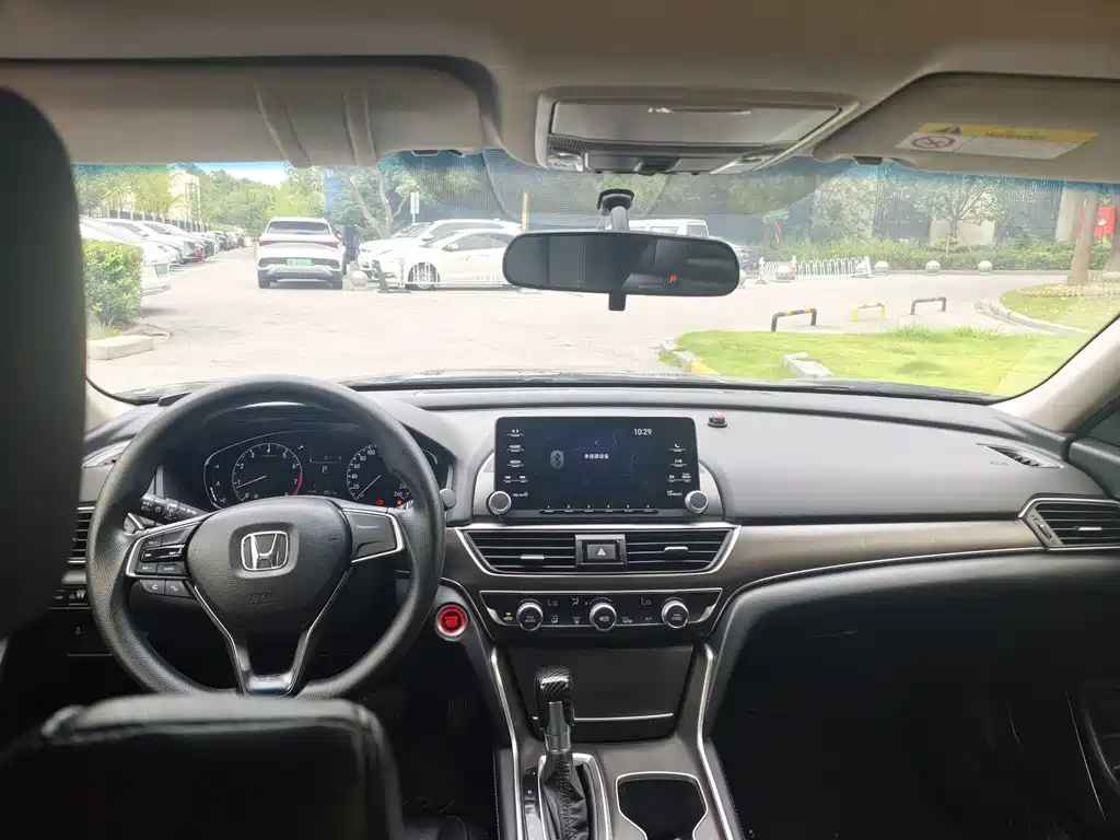 Honda Accord 2018 — фото 10