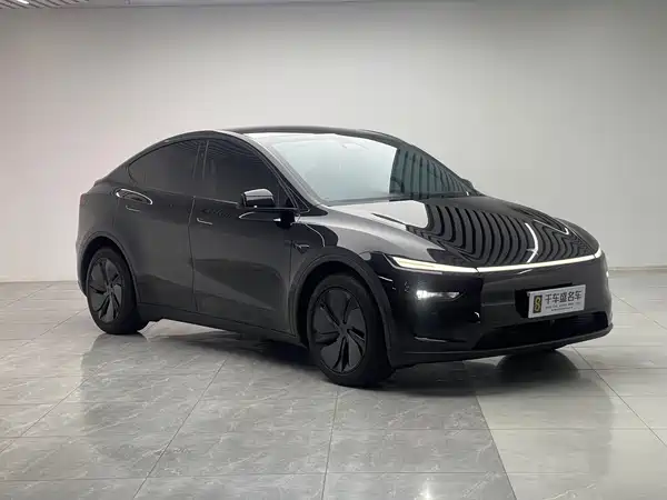 Tesla Model Y 2025