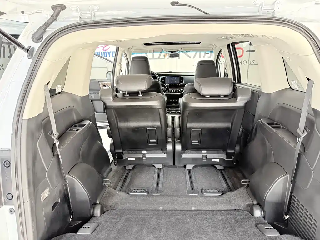 Honda Odyssey 2017 — фото 12