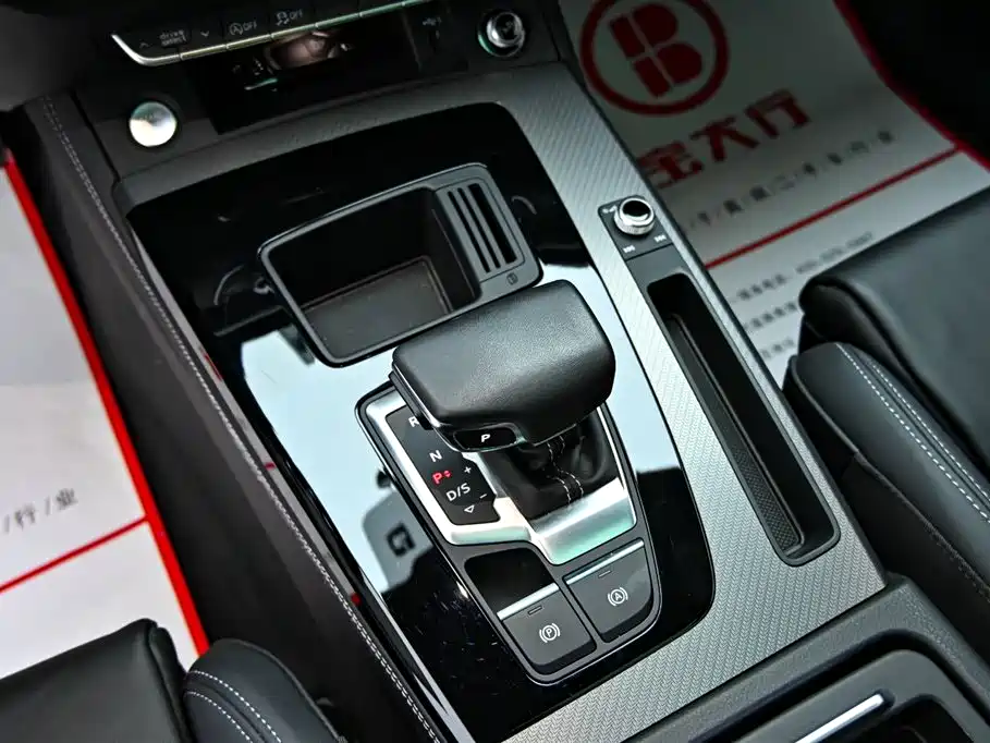 Audi Q5L 2023 — фото 18
