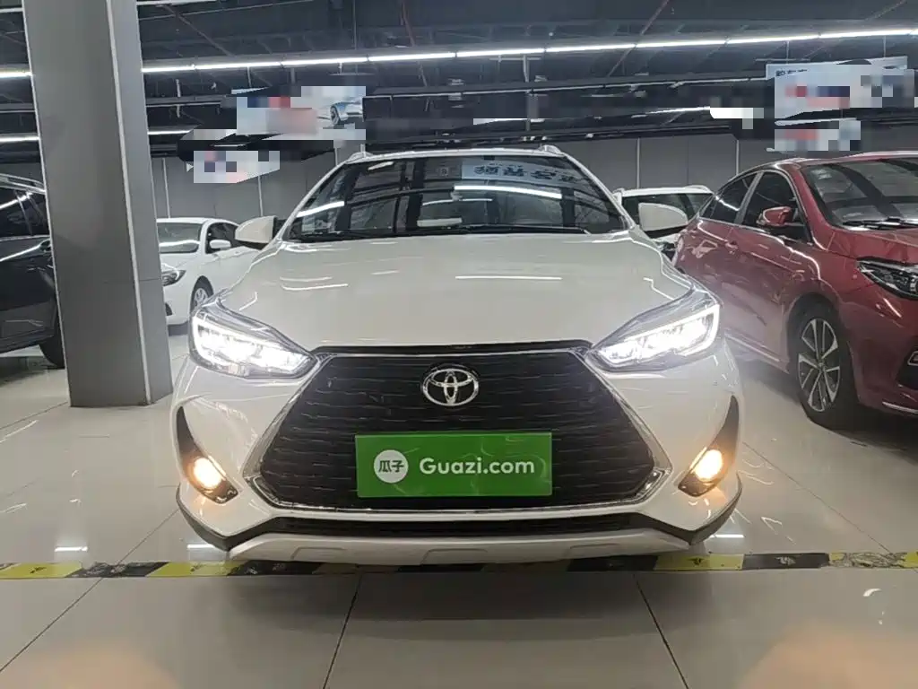 Toyota Yaris L 2023 — фото 3