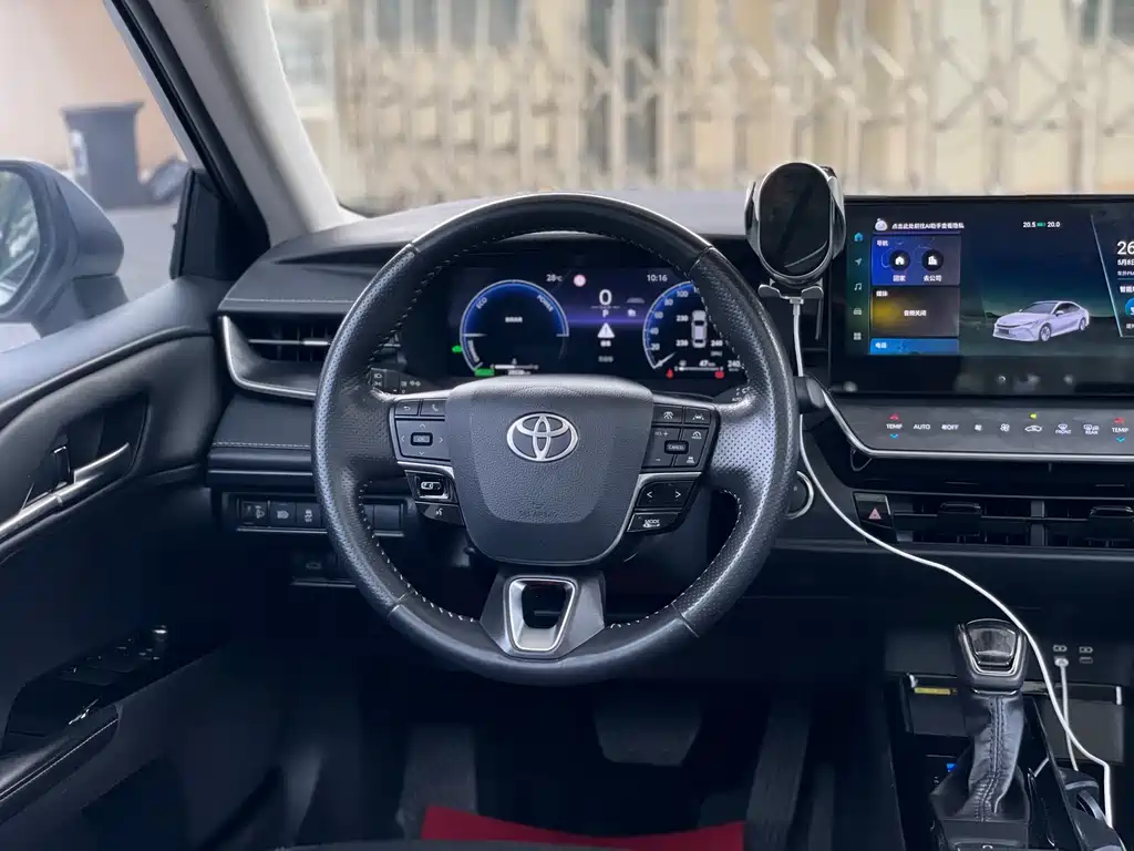 Toyota Camry 2024 — фото 10