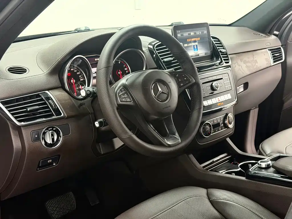 Mercedes-Benz GLE 2017 — фото 10