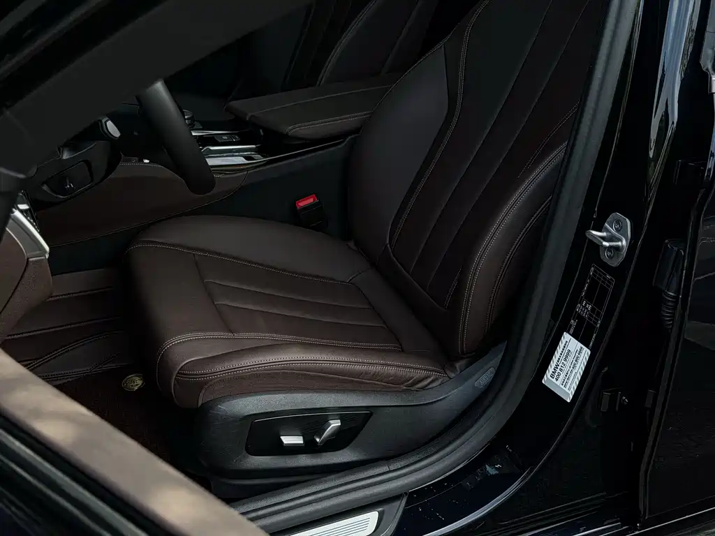 BMW 5 Series 2020 — фото 12